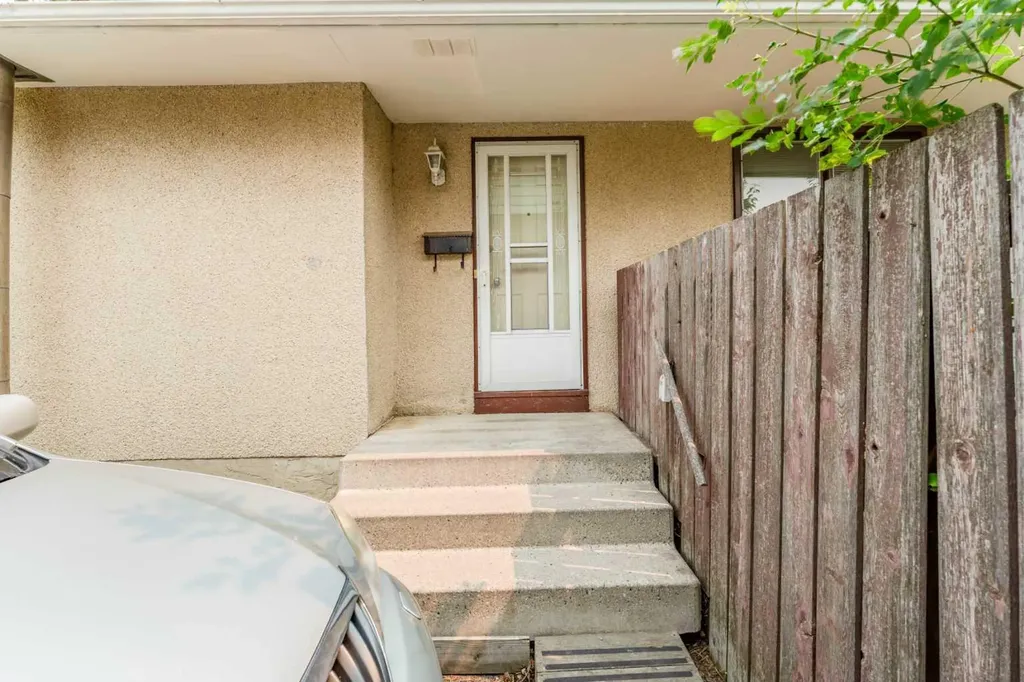 6823 4 Avenue SE Calgary AB T2A 3V3