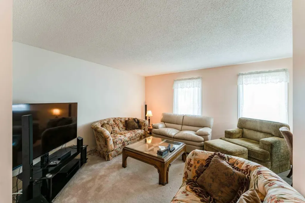 6823 4 Avenue SE Calgary AB T2A 3V3