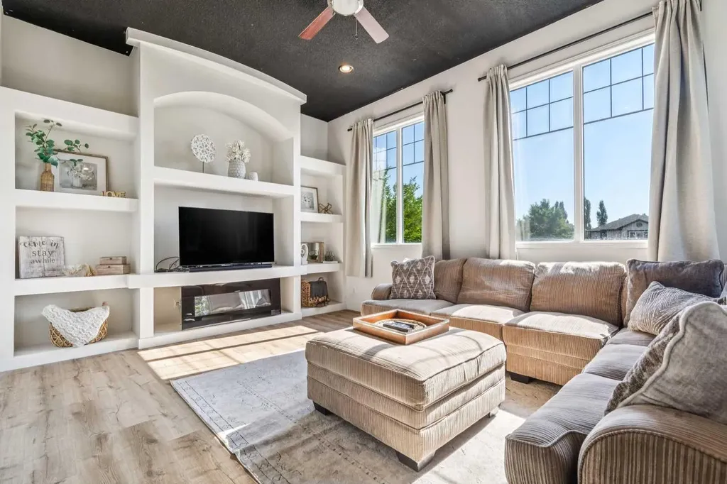 135 Tuscany Ravine Road NW Calgary AB T3L 2T3