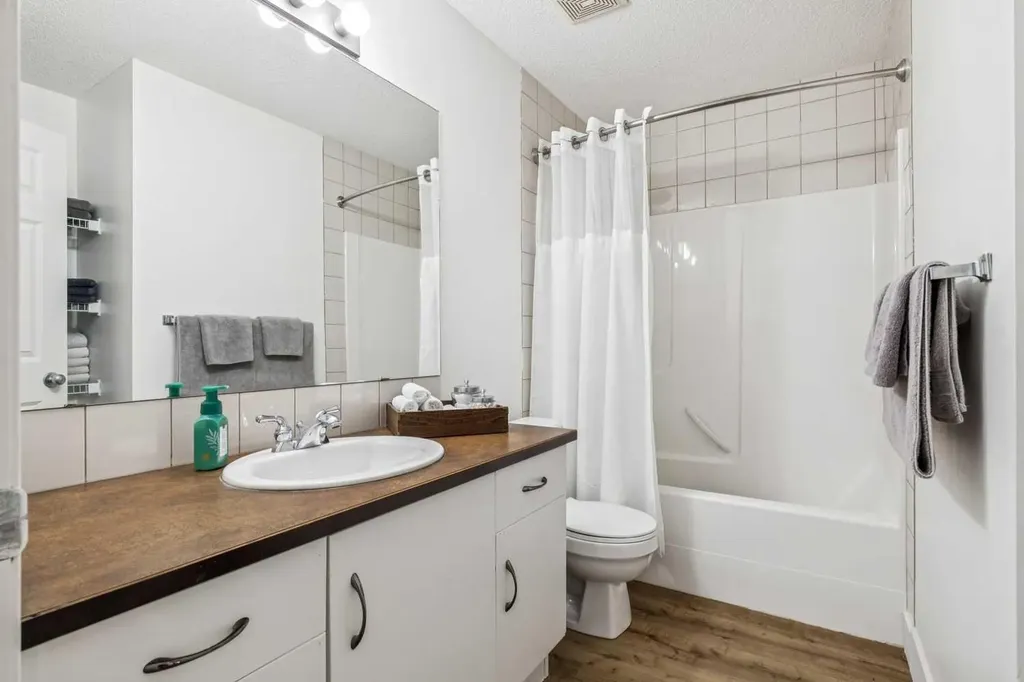 135 Tuscany Ravine Road NW Calgary AB T3L 2T3