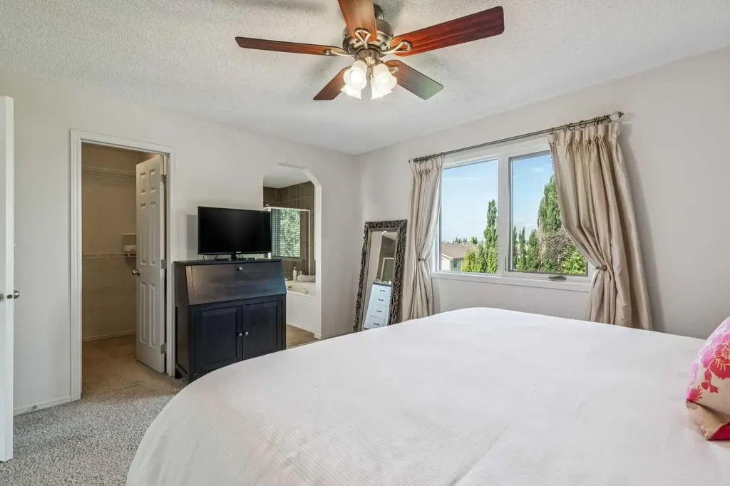 135 Tuscany Ravine Road NW Calgary AB T3L 2T3