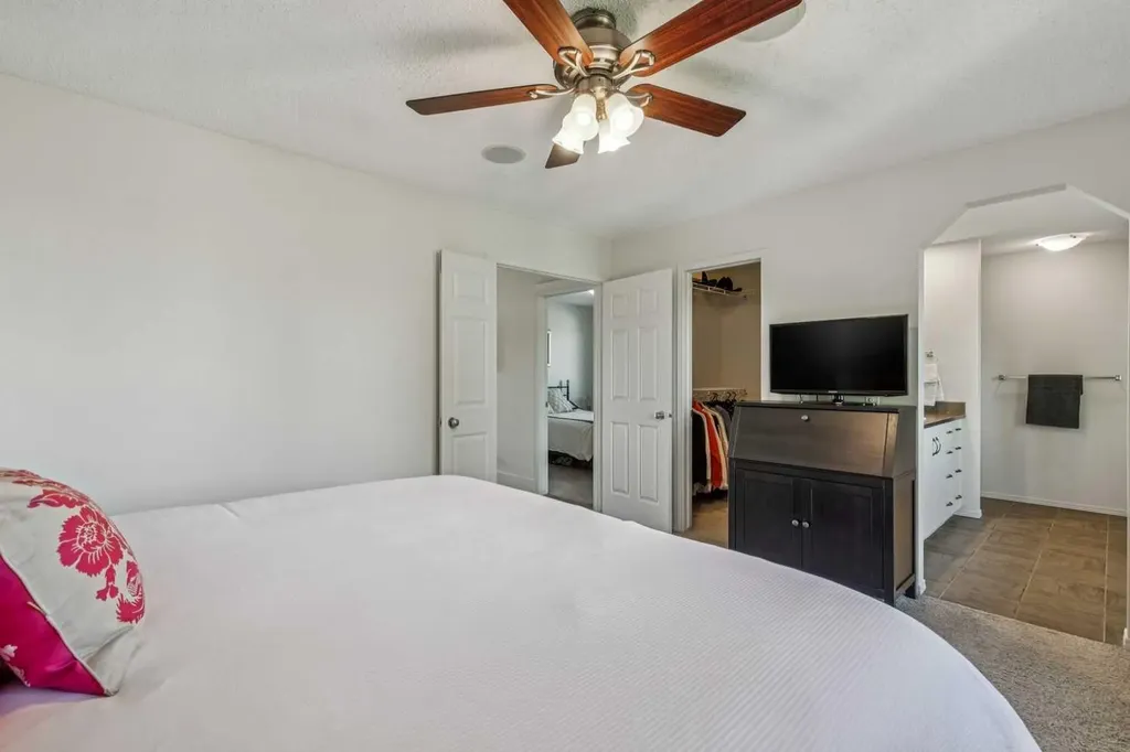 135 Tuscany Ravine Road NW Calgary AB T3L 2T3