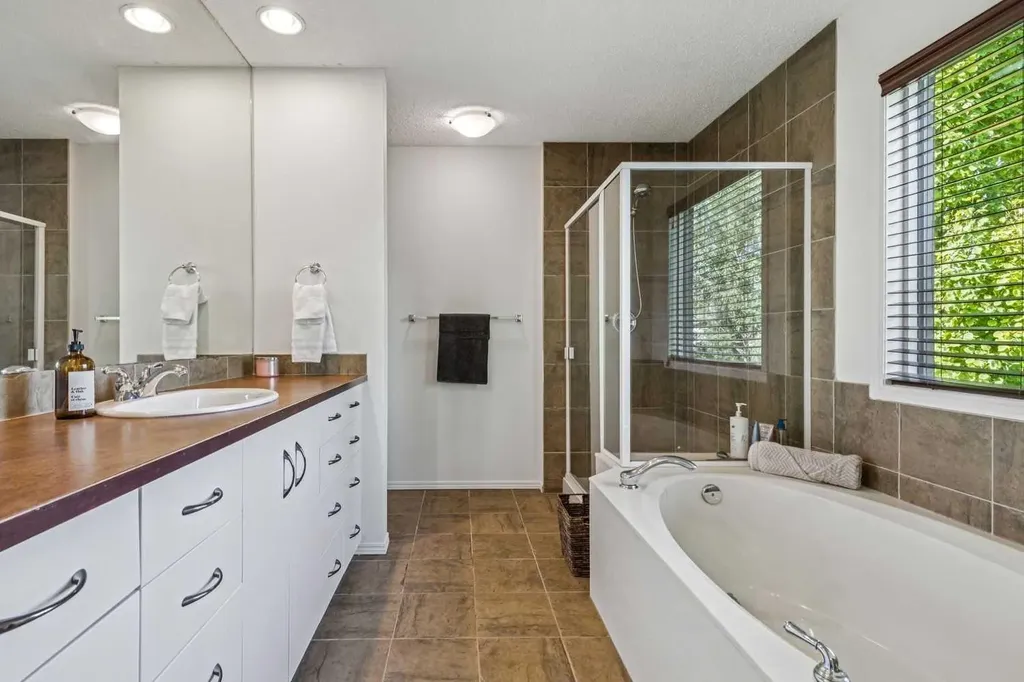 135 Tuscany Ravine Road NW Calgary AB T3L 2T3
