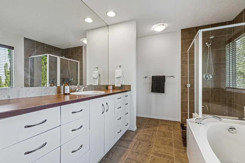 135 Tuscany Ravine Road NW Calgary AB T3L 2T3