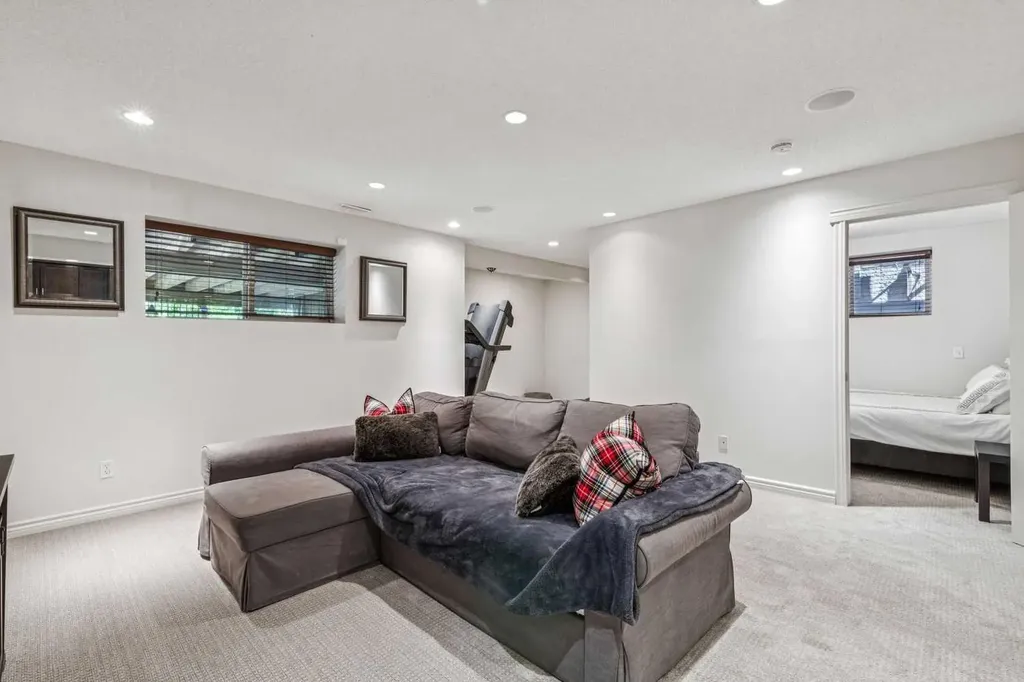 135 Tuscany Ravine Road NW Calgary AB T3L 2T3