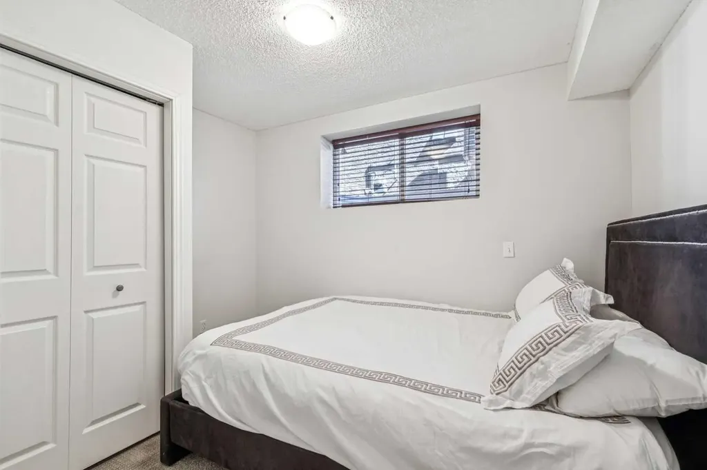 135 Tuscany Ravine Road NW Calgary AB T3L 2T3
