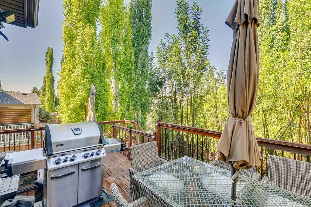 135 Tuscany Ravine Road NW Calgary AB T3L 2T3
