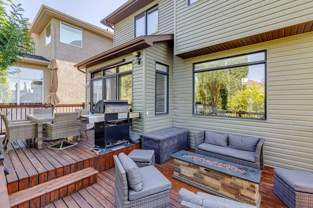 135 Tuscany Ravine Road NW Calgary AB T3L 2T3