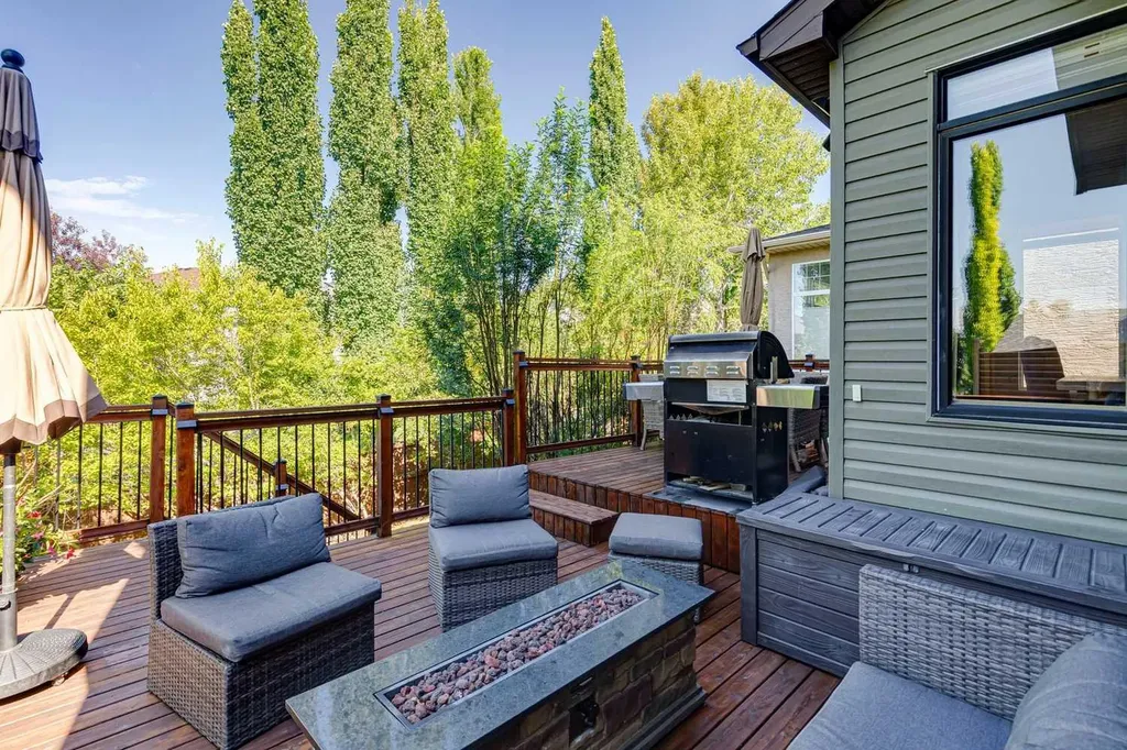 135 Tuscany Ravine Road NW Calgary AB T3L 2T3