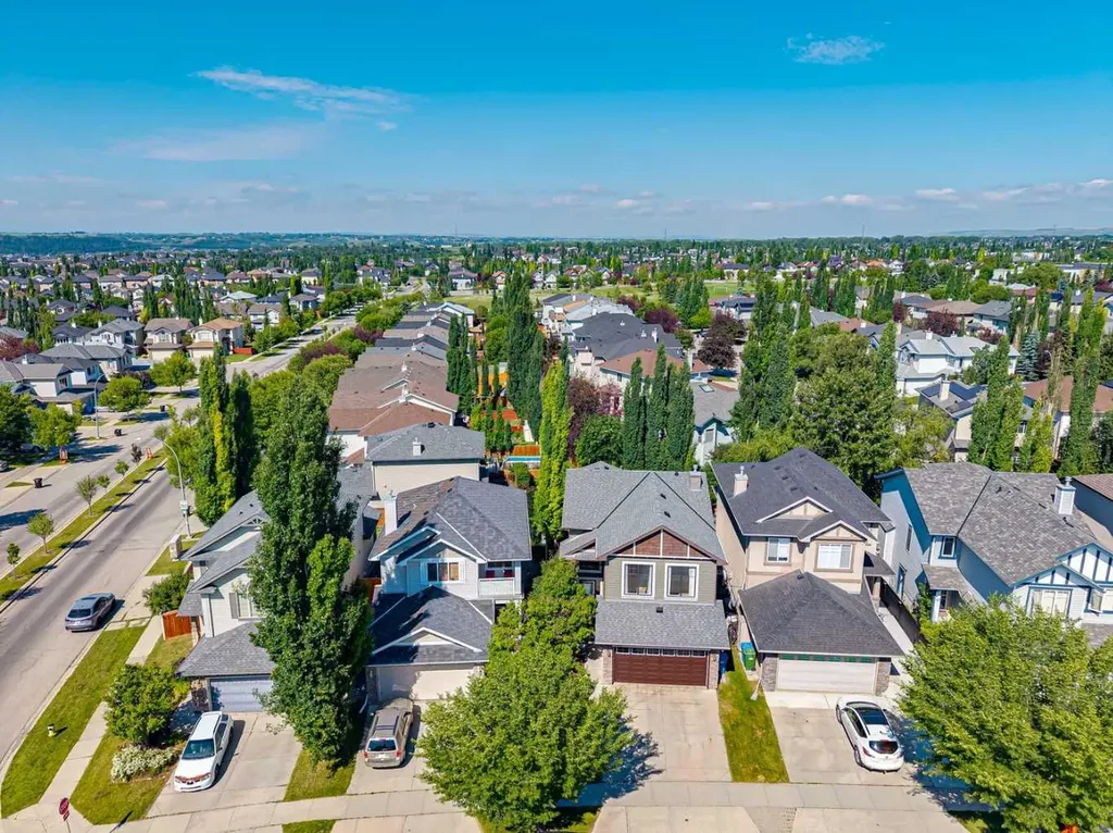135 Tuscany Ravine Road NW Calgary AB T3L 2T3