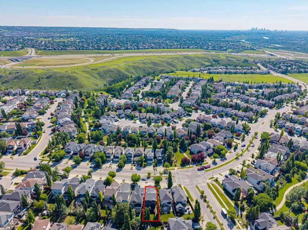 135 Tuscany Ravine Road NW Calgary AB T3L 2T3