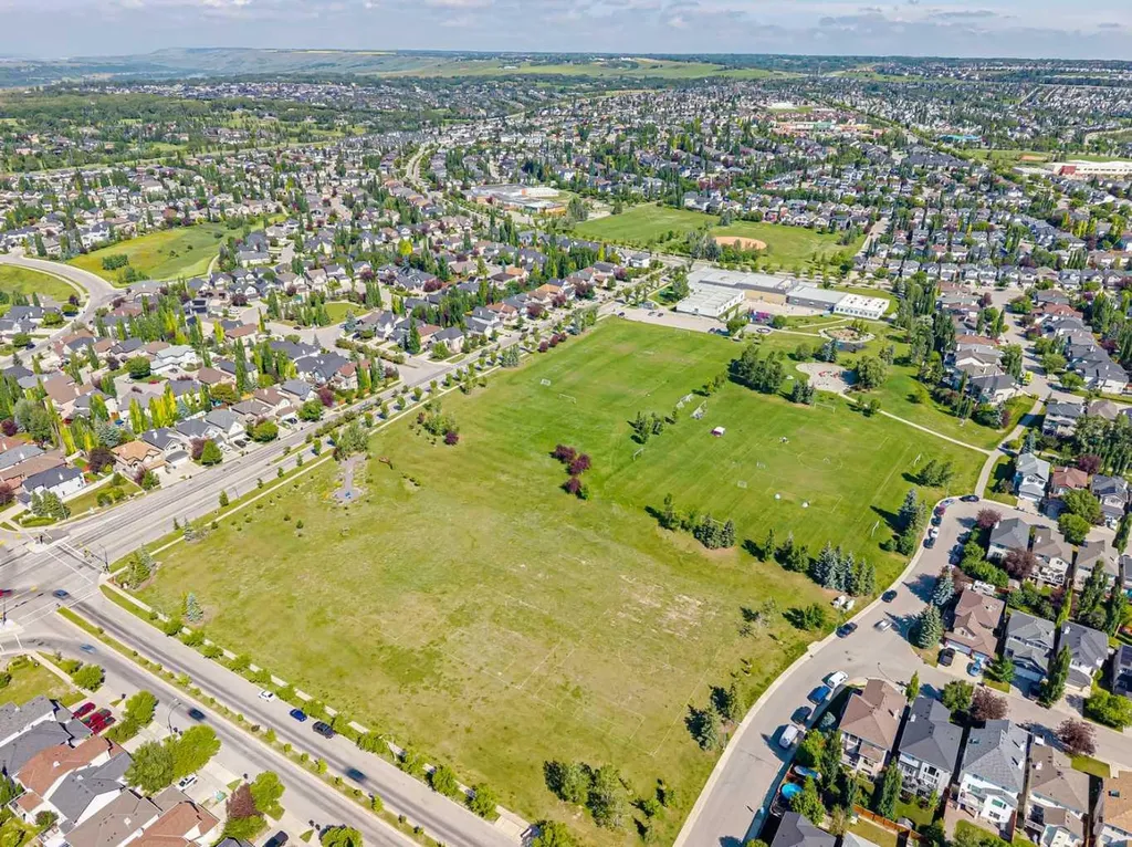 135 Tuscany Ravine Road NW Calgary AB T3L 2T3