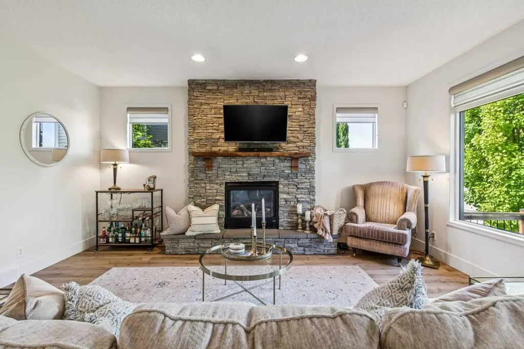 135 Tuscany Ravine Road NW Calgary AB T3L 2T3