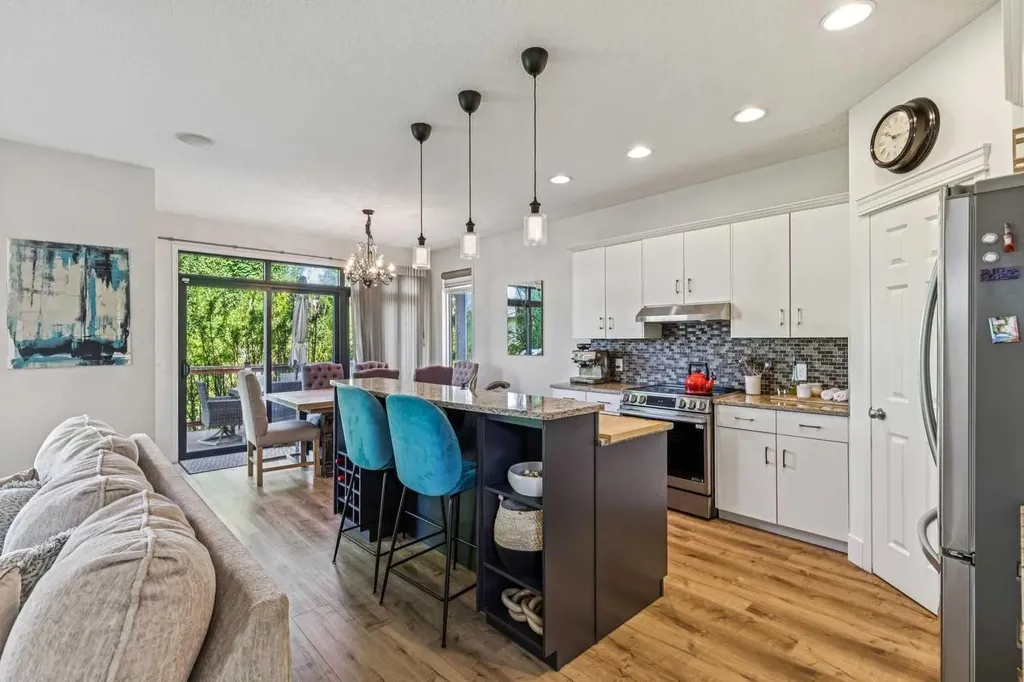 135 Tuscany Ravine Road NW Calgary AB T3L 2T3