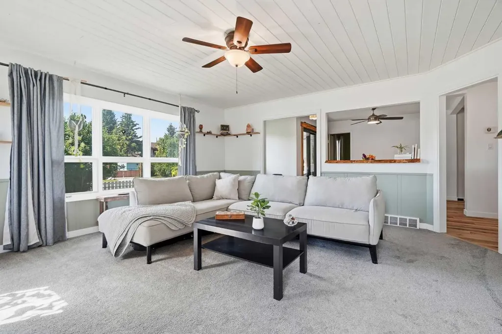 302 Frontenac Avenue NW Diamond Valley AB T0L 2A0