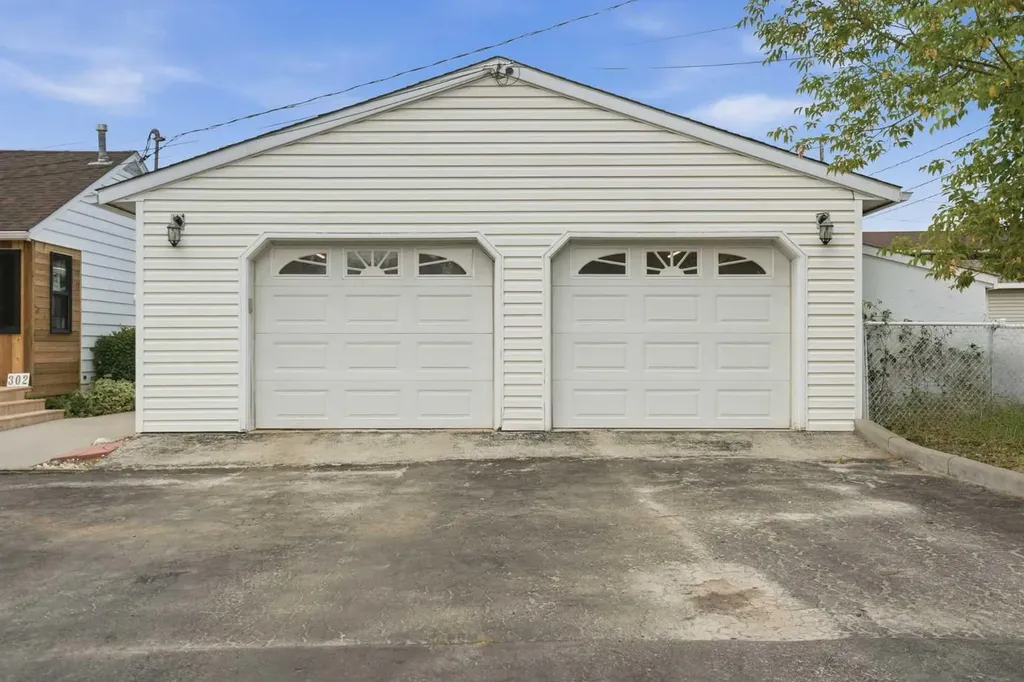 302 Frontenac Avenue NW Diamond Valley AB T0L 2A0