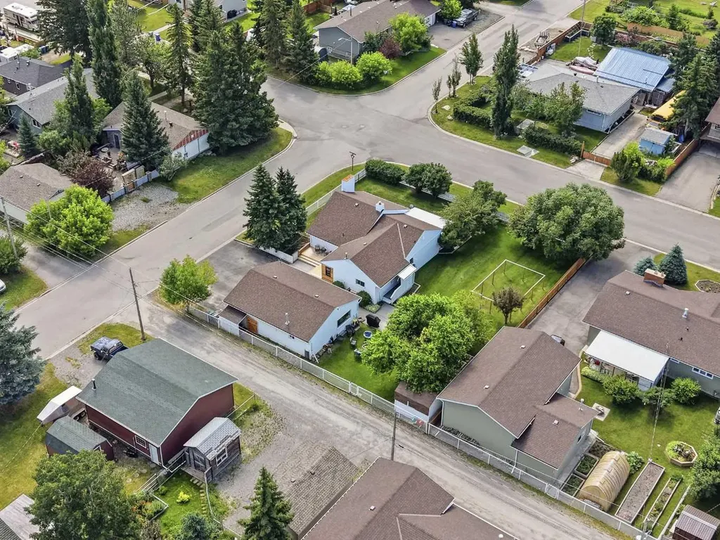 302 Frontenac Avenue NW Diamond Valley AB T0L 2A0
