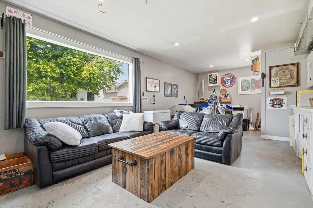 302 Frontenac Avenue NW Diamond Valley AB T0L 2A0