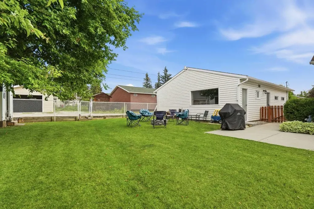 302 Frontenac Avenue NW Diamond Valley AB T0L 2A0