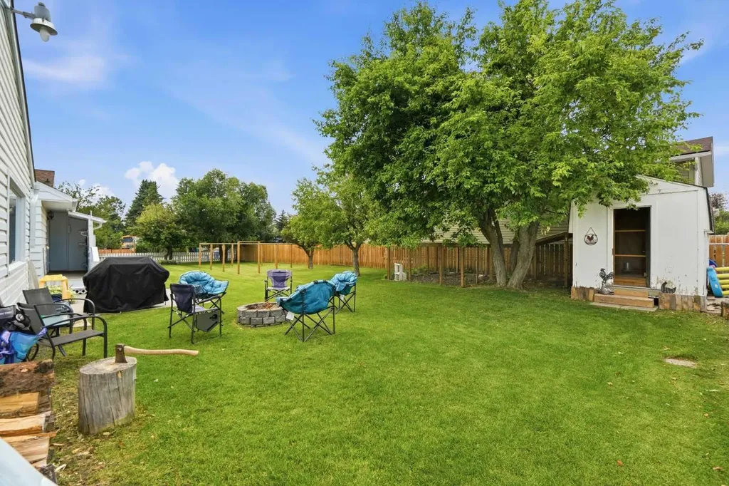 302 Frontenac Avenue NW Diamond Valley AB T0L 2A0