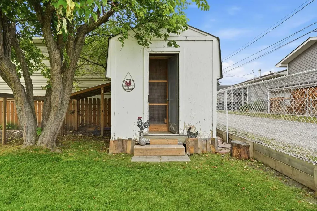 302 Frontenac Avenue NW Diamond Valley AB T0L 2A0