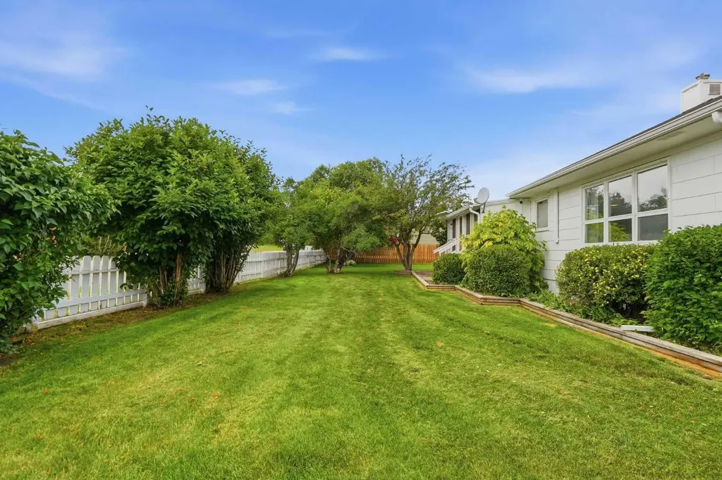 302 Frontenac Avenue NW Diamond Valley AB T0L 2A0