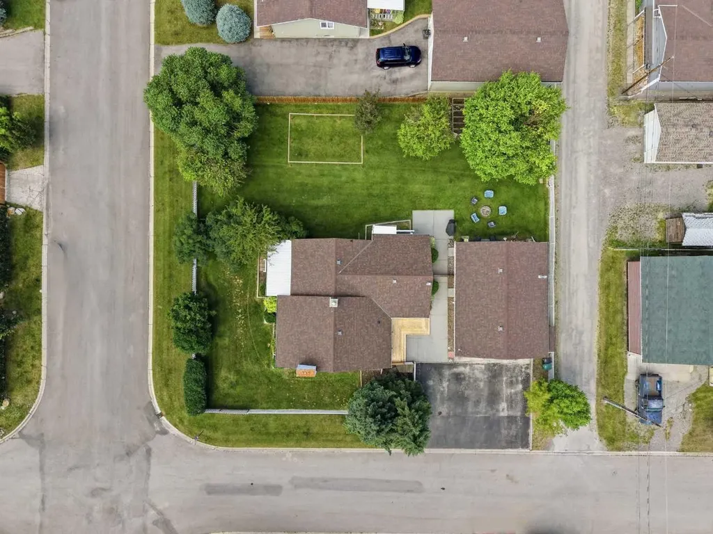 302 Frontenac Avenue NW Diamond Valley AB T0L 2A0