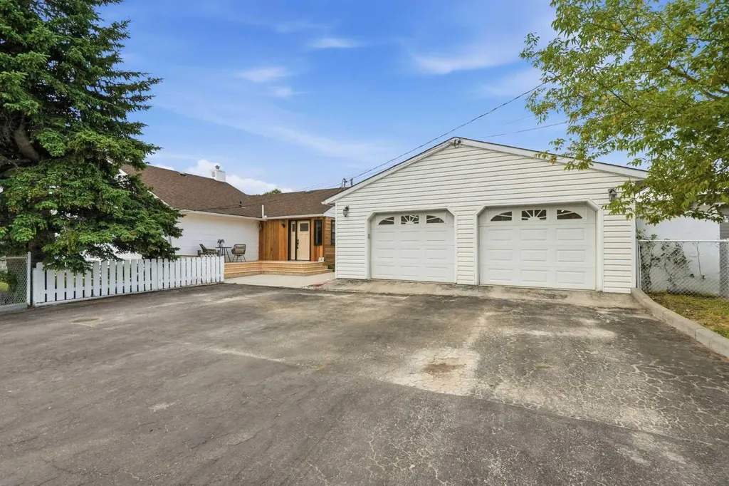 302 Frontenac Avenue NW Diamond Valley AB T0L 2A0