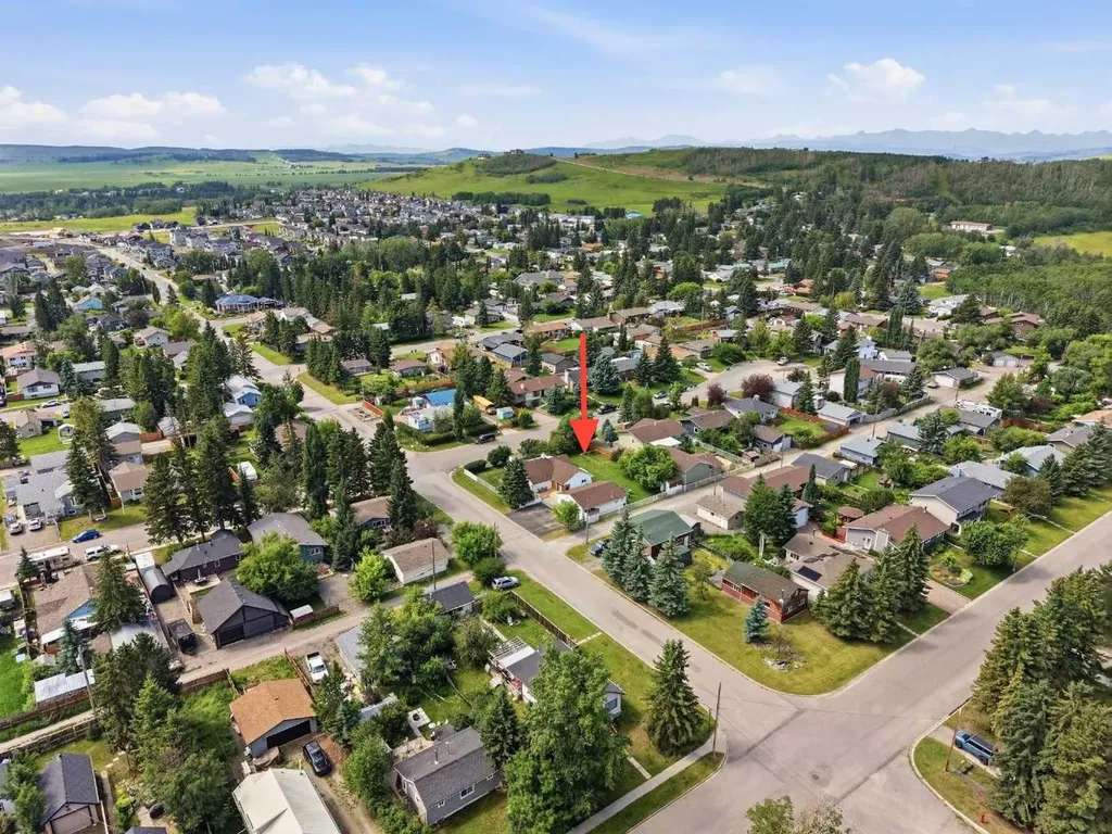 302 Frontenac Avenue NW Diamond Valley AB T0L 2A0
