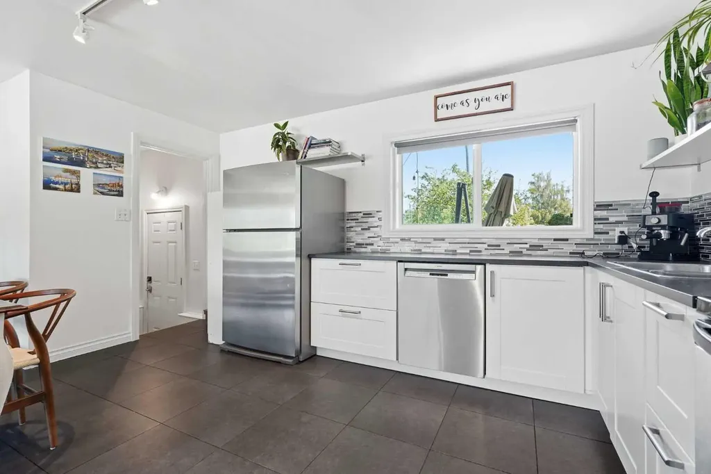 96 Waterloo Drive SW Calgary AB T3C 3G3
