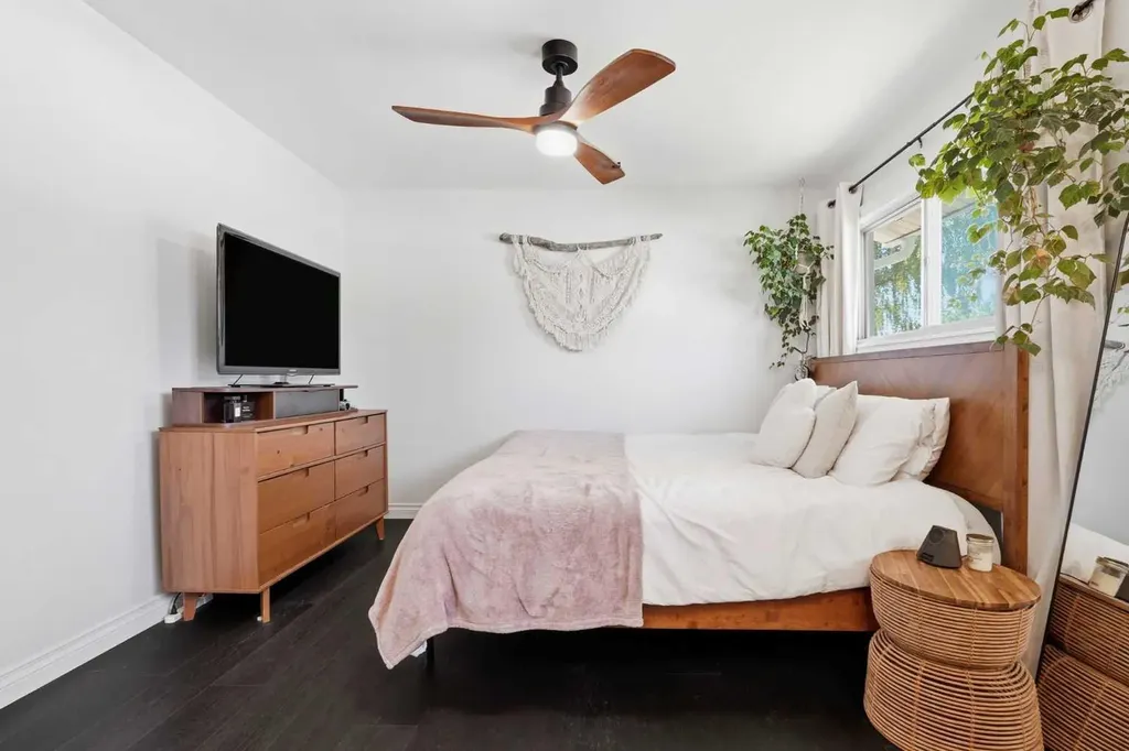 96 Waterloo Drive SW Calgary AB T3C 3G3