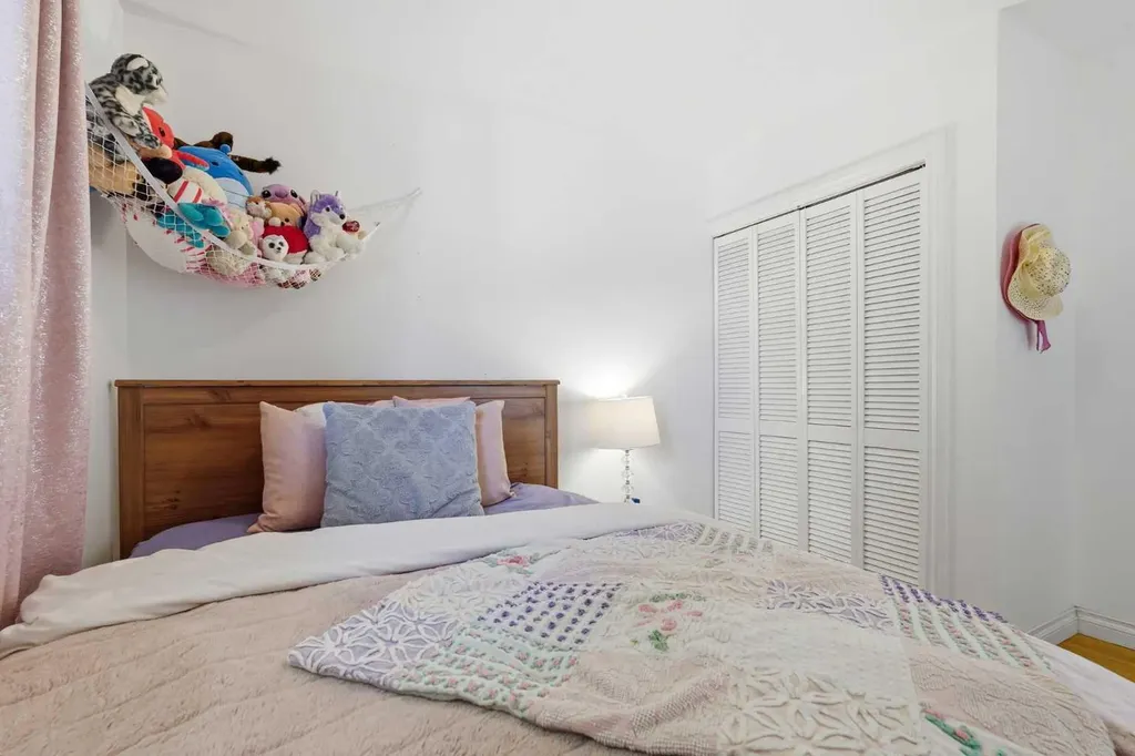 96 Waterloo Drive SW Calgary AB T3C 3G3