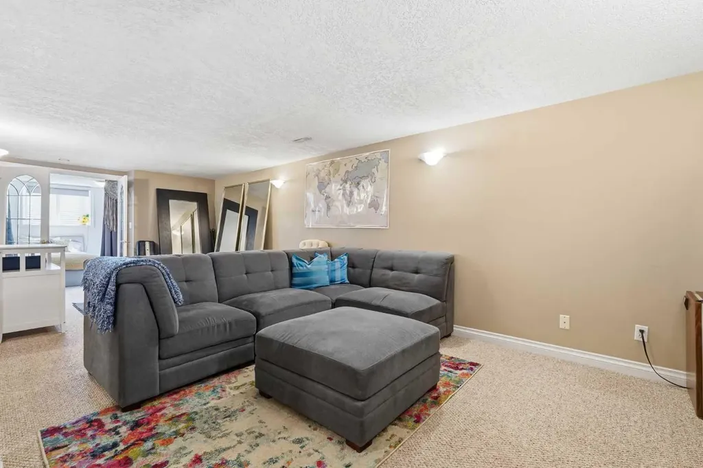 96 Waterloo Drive SW Calgary AB T3C 3G3