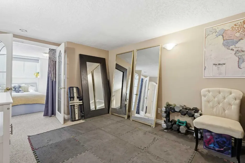 96 Waterloo Drive SW Calgary AB T3C 3G3