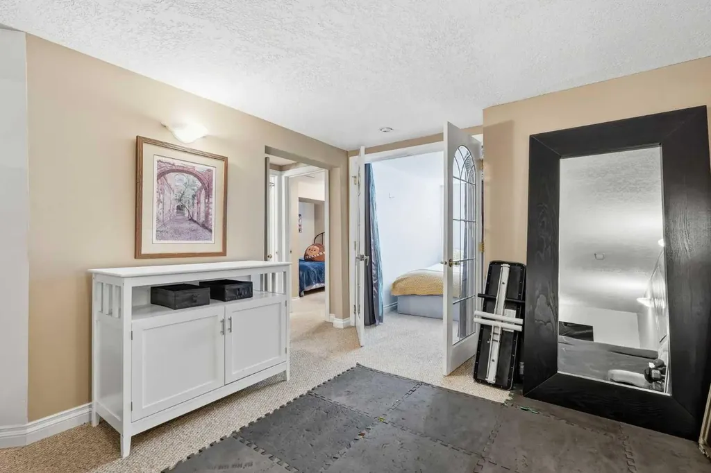 96 Waterloo Drive SW Calgary AB T3C 3G3