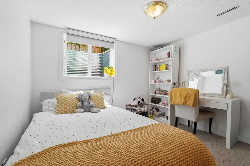 96 Waterloo Drive SW Calgary AB T3C 3G3