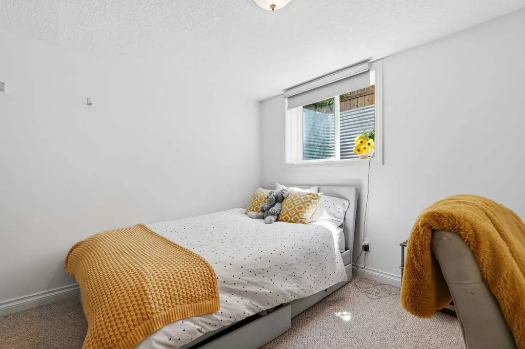 96 Waterloo Drive SW Calgary AB T3C 3G3