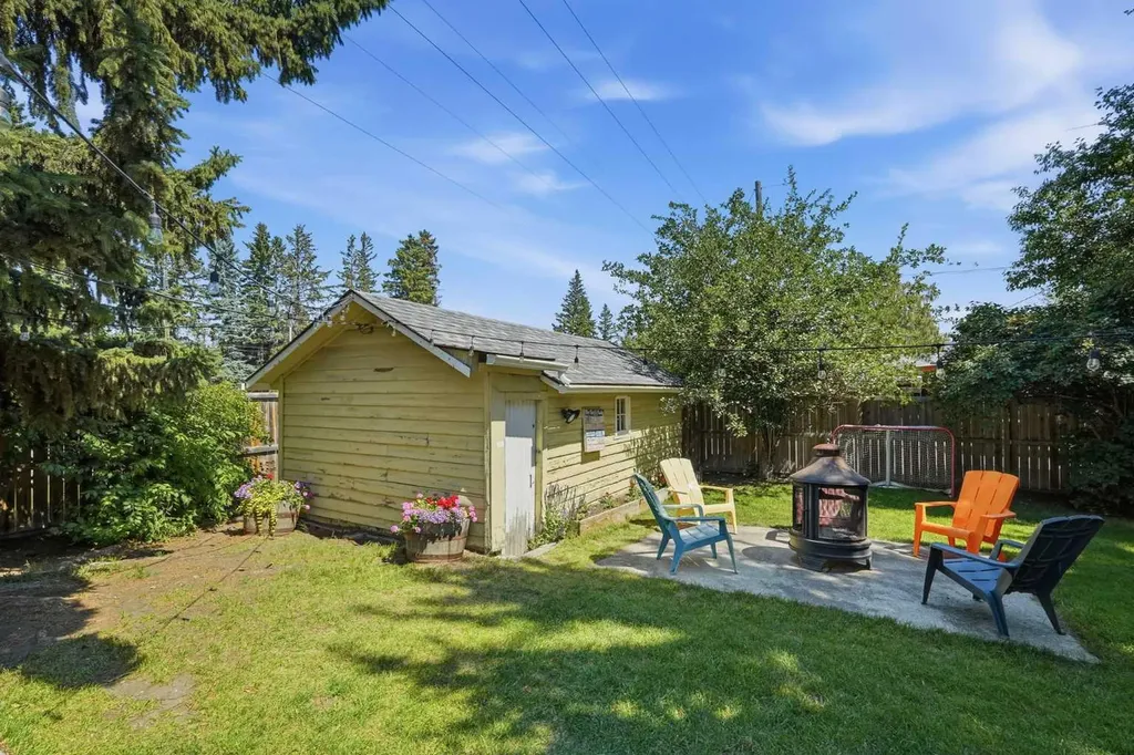 96 Waterloo Drive SW Calgary AB T3C 3G3