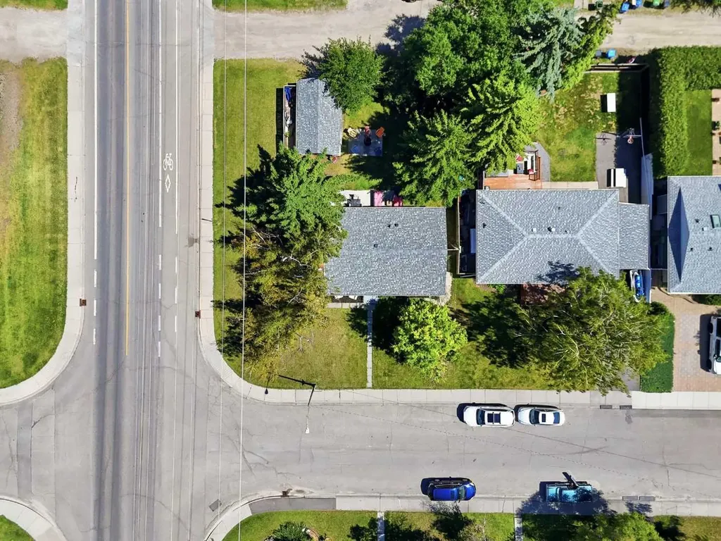 96 Waterloo Drive SW Calgary AB T3C 3G3