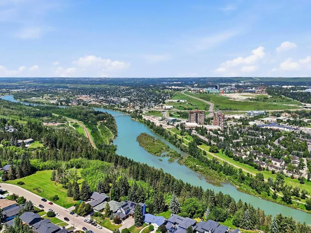 96 Waterloo Drive SW Calgary AB T3C 3G3