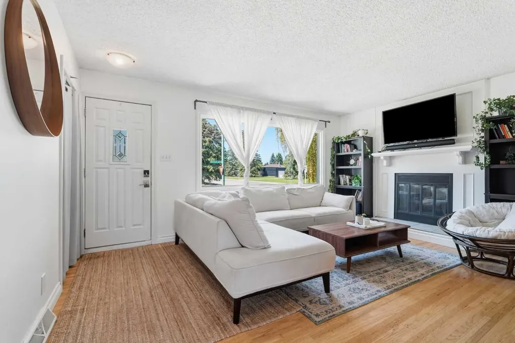 96 Waterloo Drive SW Calgary AB T3C 3G3