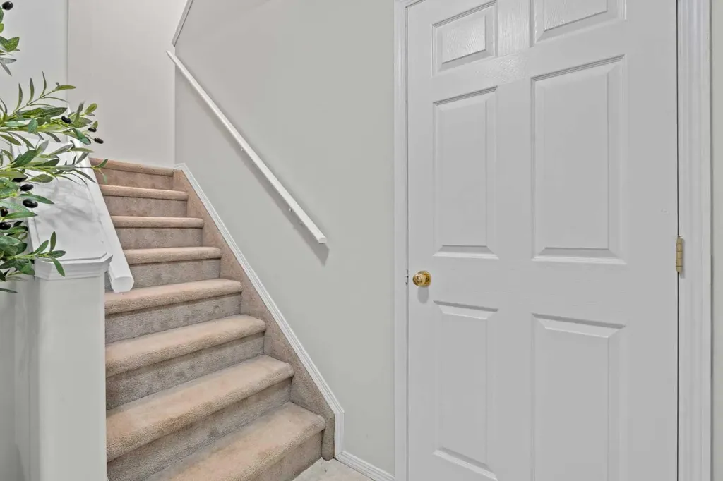 6591 Pinecliff Grove NE Calgary AB T1Y 7K8