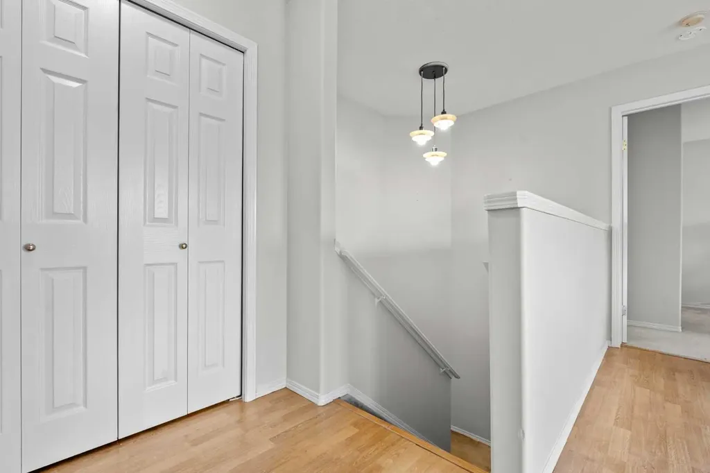 6591 Pinecliff Grove NE Calgary AB T1Y 7K8
