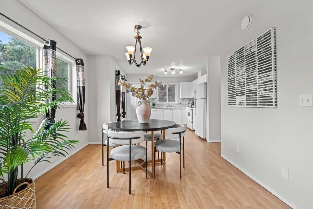 6591 Pinecliff Grove NE Calgary AB T1Y 7K8