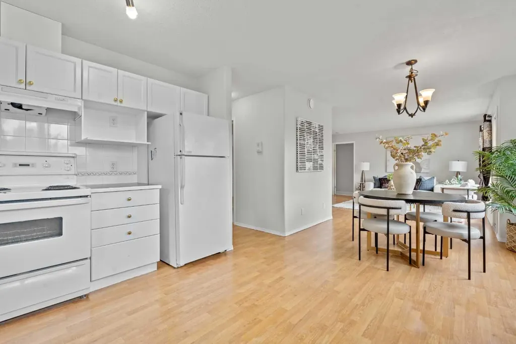 6591 Pinecliff Grove NE Calgary AB T1Y 7K8