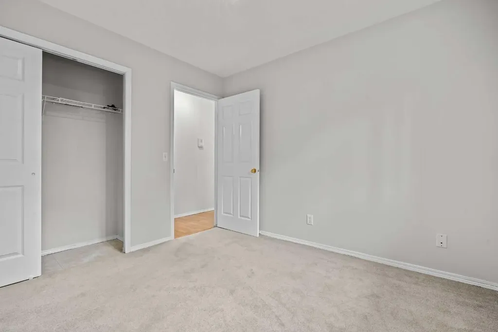 6591 Pinecliff Grove NE Calgary AB T1Y 7K8