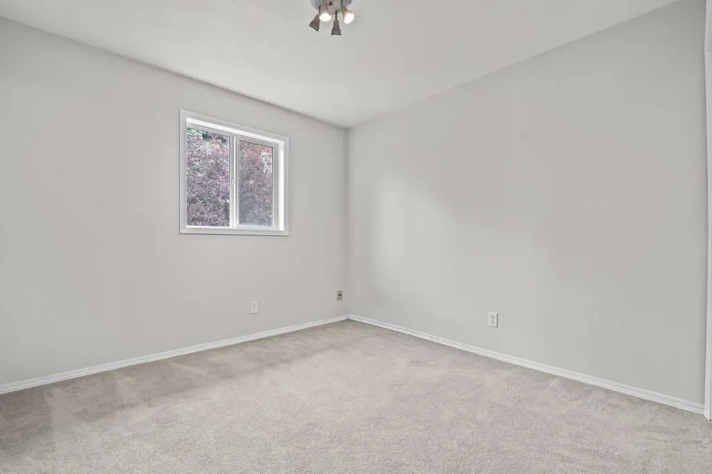 6591 Pinecliff Grove NE Calgary AB T1Y 7K8