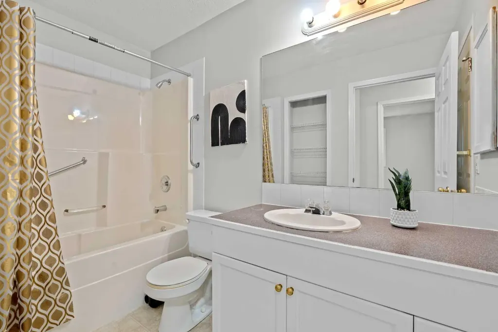 6591 Pinecliff Grove NE Calgary AB T1Y 7K8