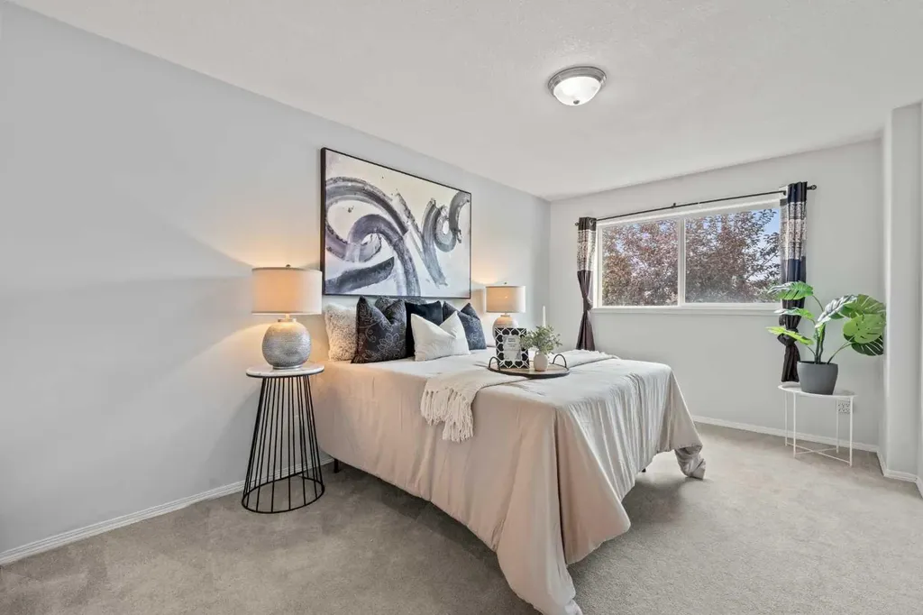 6591 Pinecliff Grove NE Calgary AB T1Y 7K8