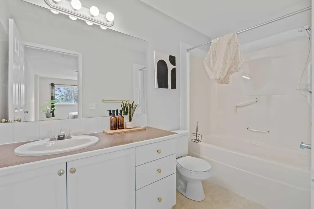 6591 Pinecliff Grove NE Calgary AB T1Y 7K8